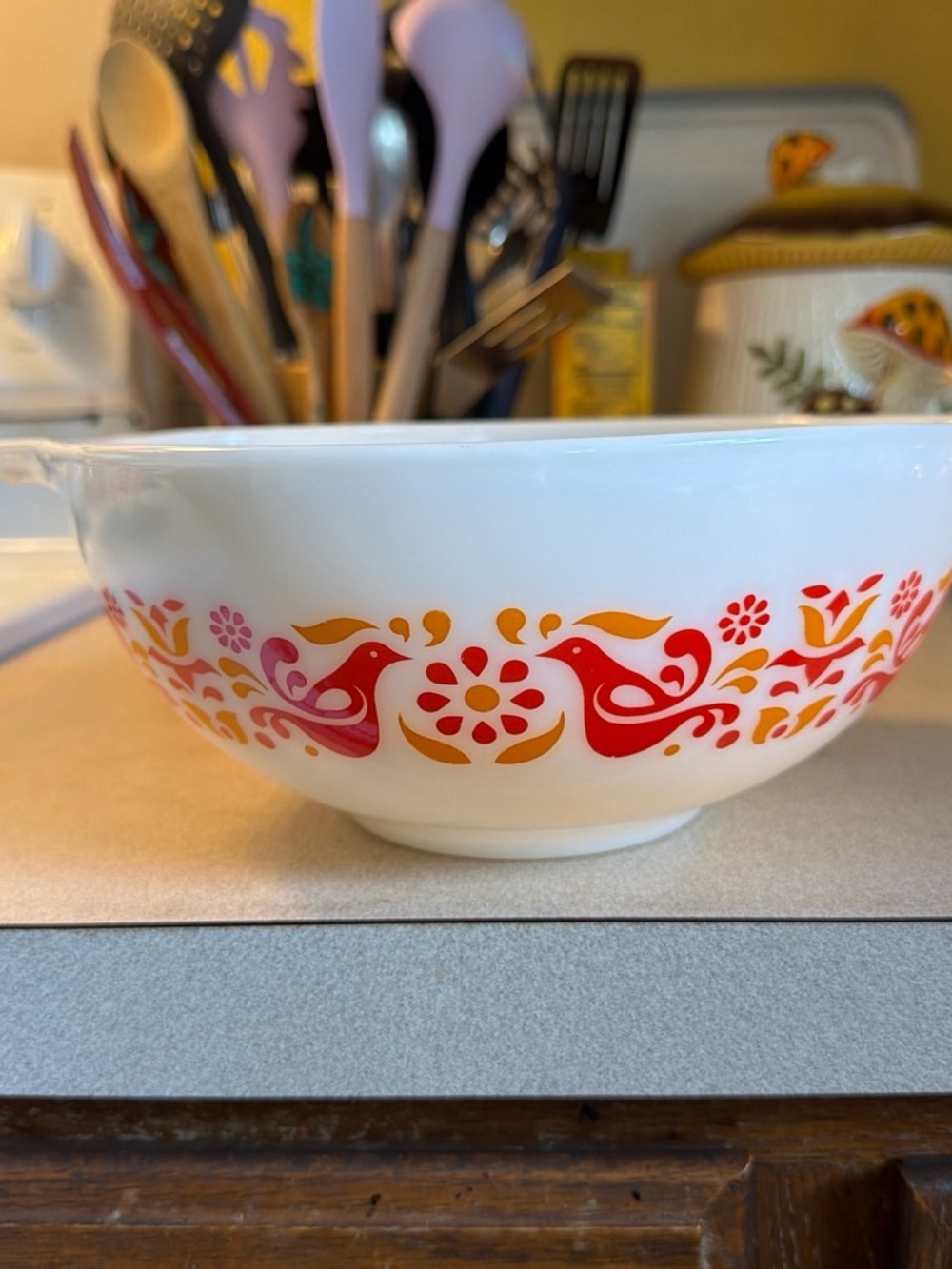 Vintage PYREX friendship pattern, #443, 2.5 quart mixing bowl